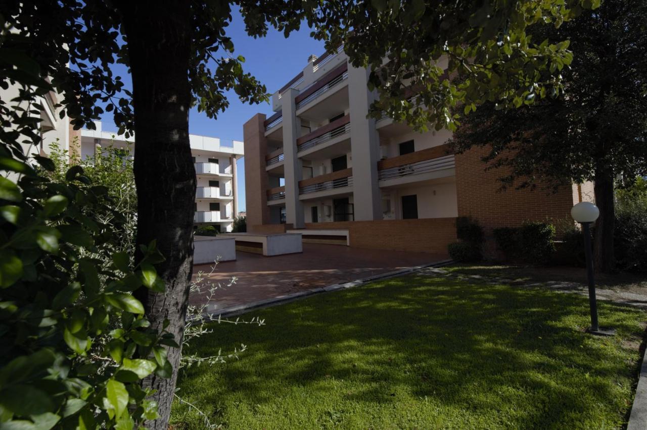 Le Residenze Di Santa Costanza - Mirto/Corbezzolo Aparthotel Сан Винченцо Екстериор снимка