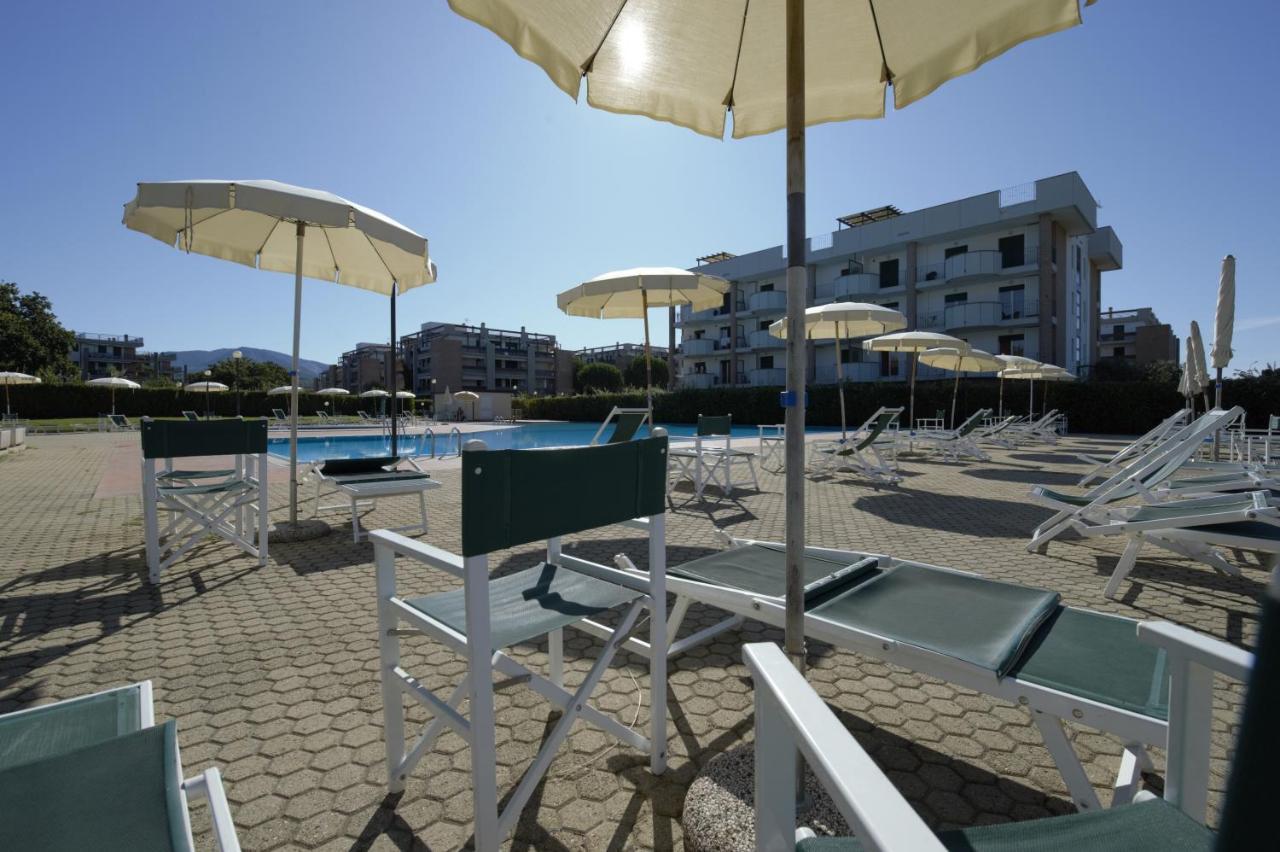 Le Residenze Di Santa Costanza - Mirto/Corbezzolo Aparthotel Сан Винченцо Екстериор снимка