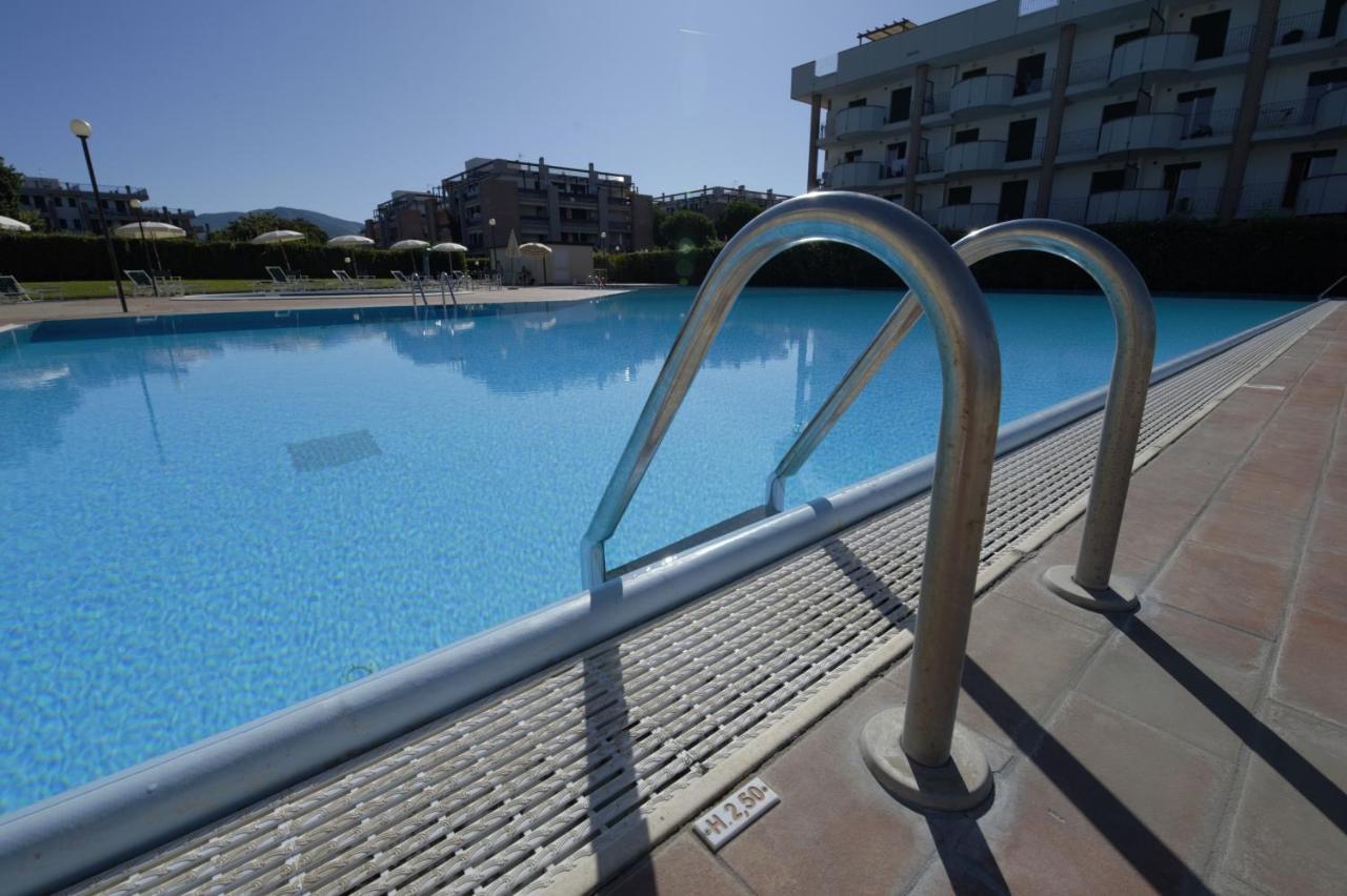Le Residenze Di Santa Costanza - Mirto/Corbezzolo Aparthotel Сан Винченцо Екстериор снимка